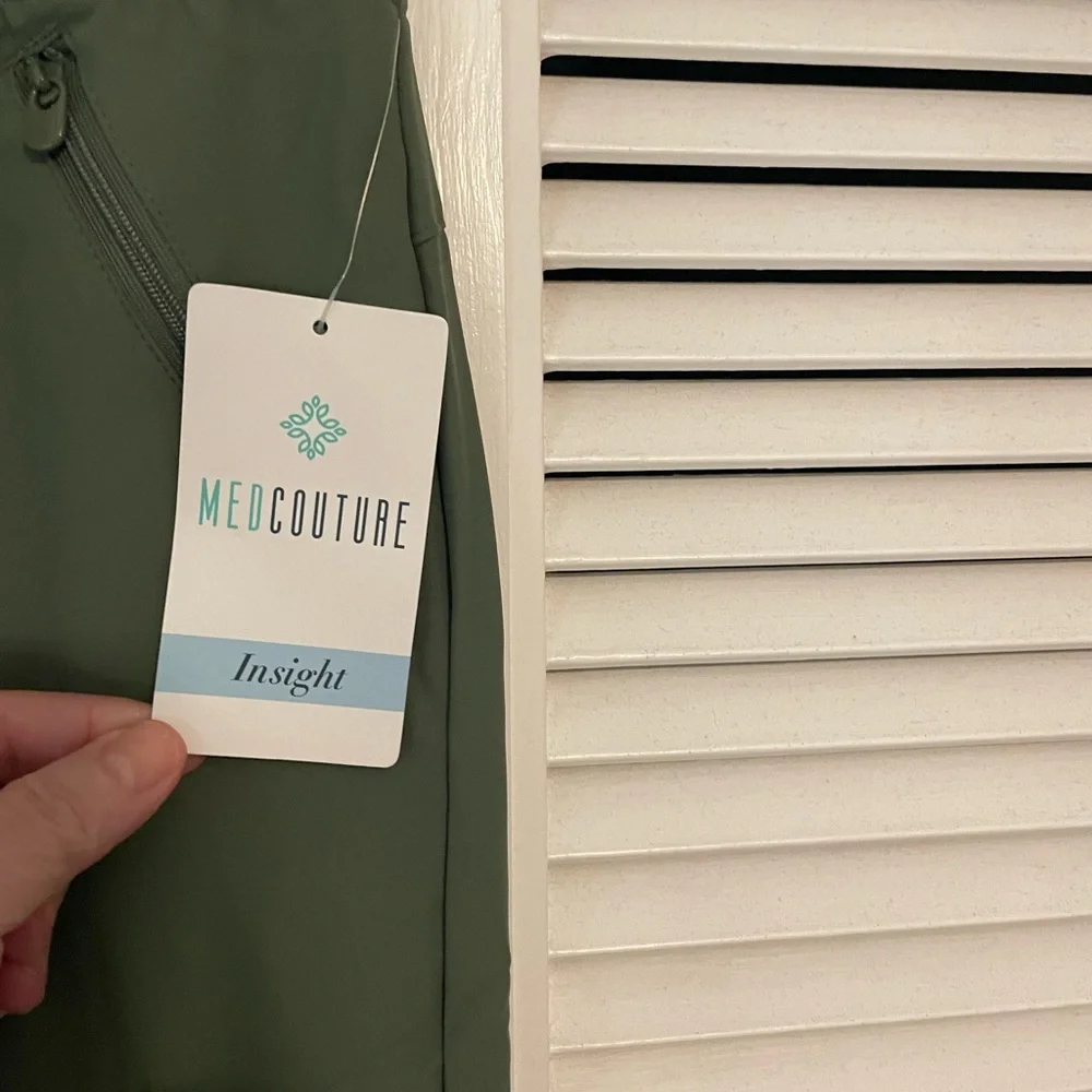 NWT Med Couture Insight Women's 4-Pocket Zipper Cargo Pocket Scrub Pants - Picture 10 of 11